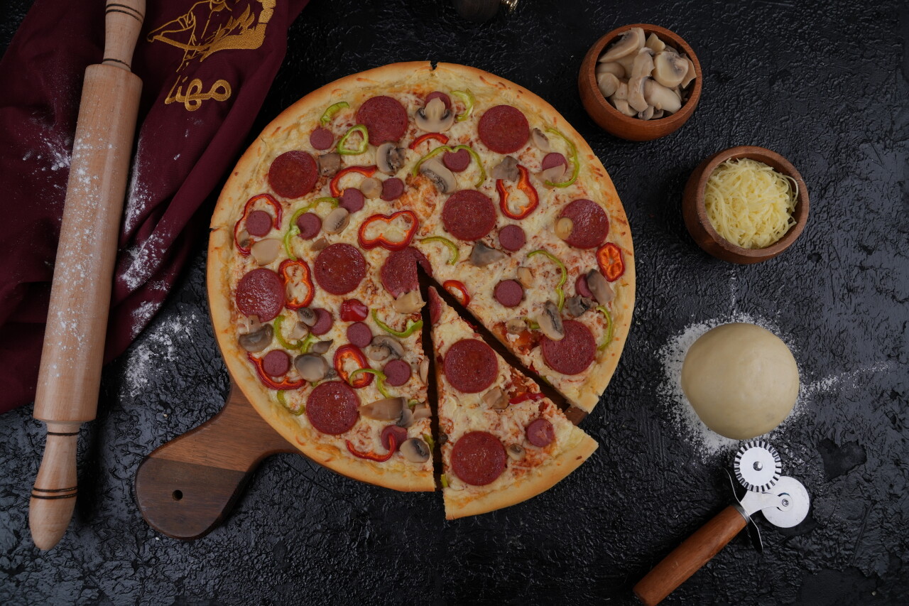 بيتزا نقانق